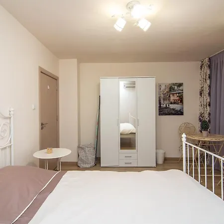 2br Flat Close To Sea Garden And Center شقة