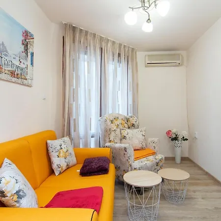 2br Flat Close To Sea Garden And Center